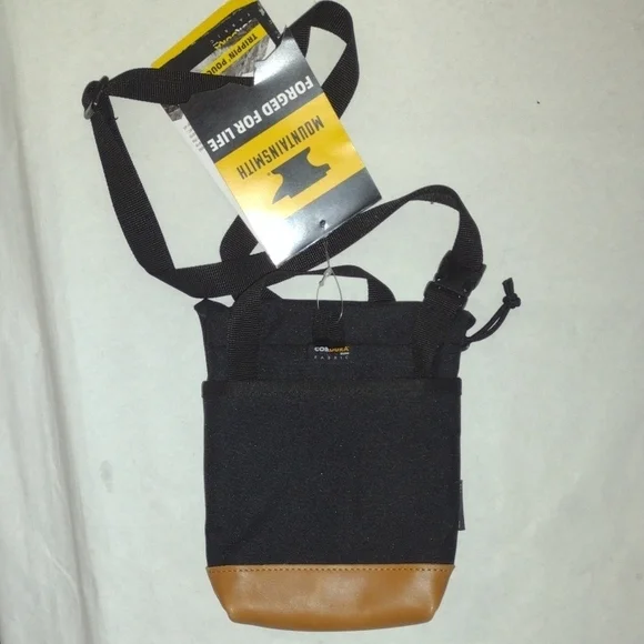 Mountaismith Crossbody Trippin' Pouch (J333) - Picture 2 of 6